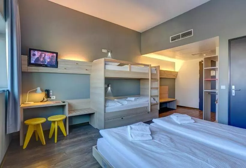 4 Bett Standardzimmer, Meininger Hotel Berlin Airport