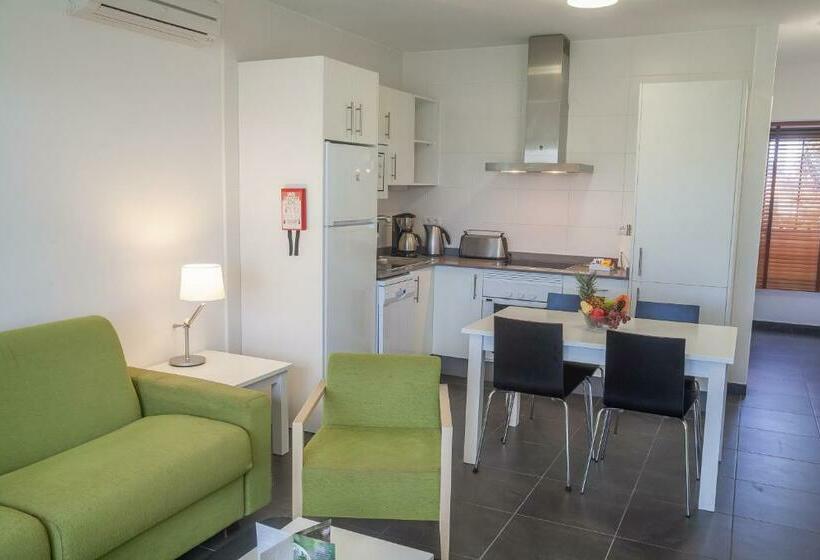 شقة غرفة واحدة, Club del Carmen