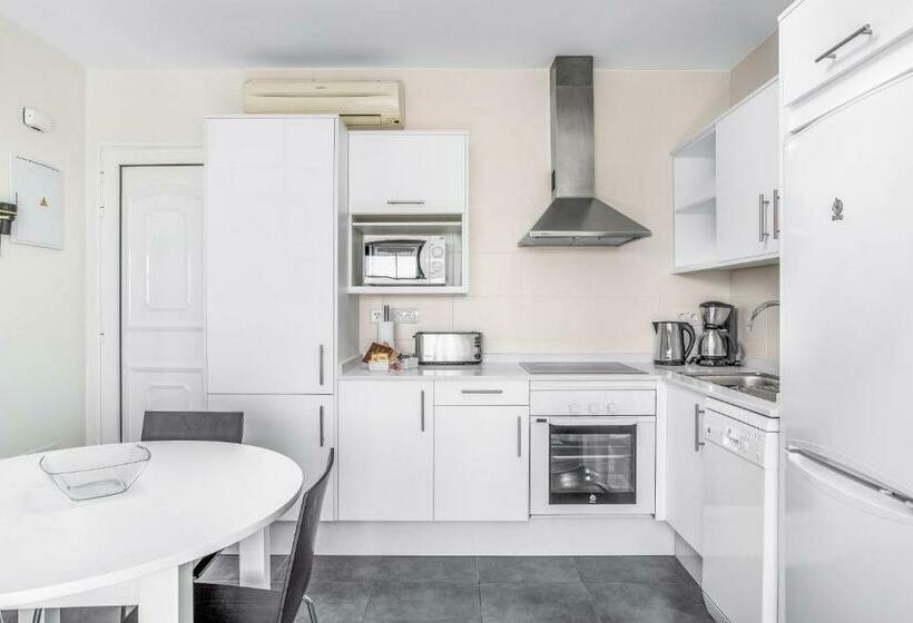 شقة غرفة واحدة, Club del Carmen