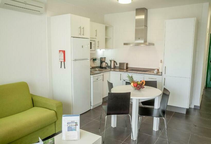 شقة غرفة واحدة, Club del Carmen