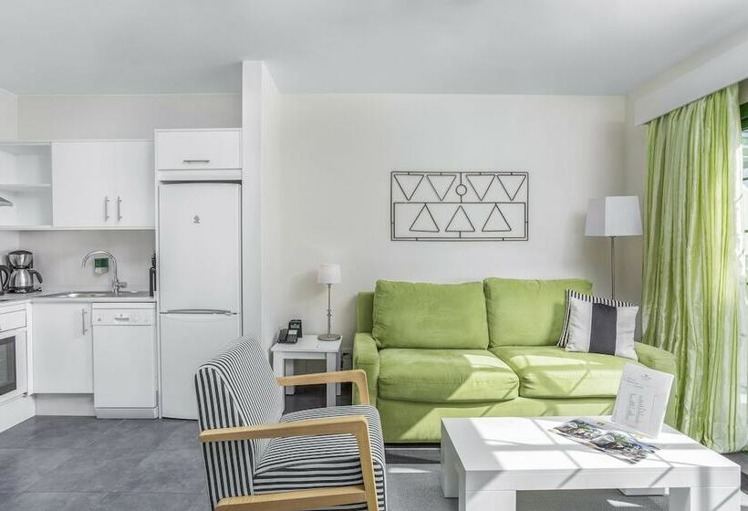 شقة غرفة واحدة, Club del Carmen