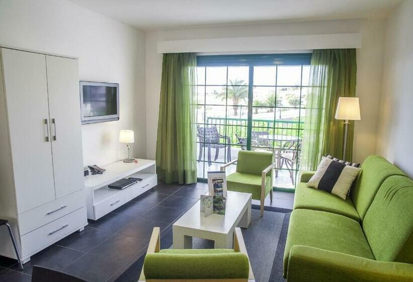 شقة غرفتين, Club del Carmen