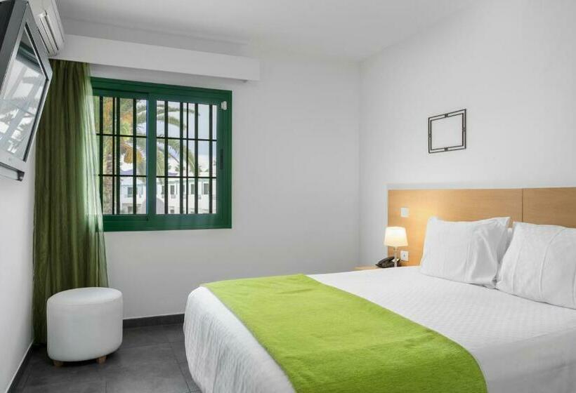 شقة غرفتين, Club del Carmen