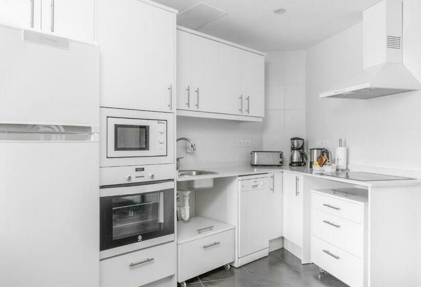 شقة غرفتين, Club del Carmen