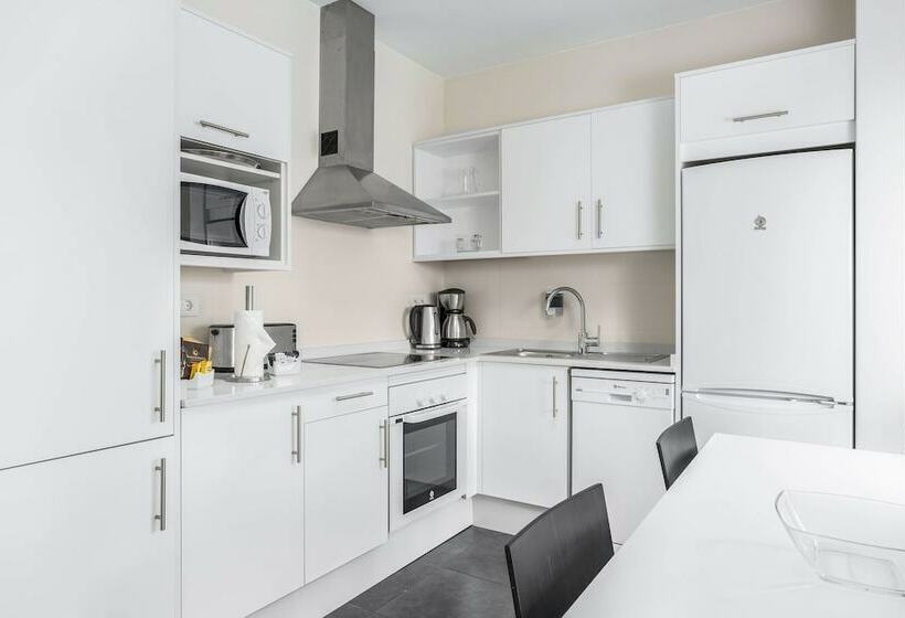 شقة غرفتين, Club del Carmen