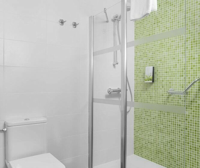 شقة غرفتين, Club del Carmen