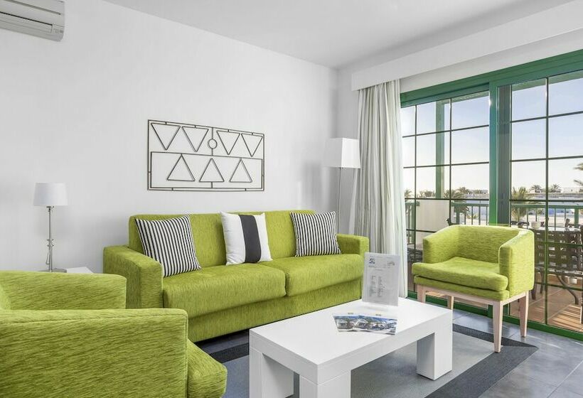 فيلا غرفتين نوم, Club del Carmen