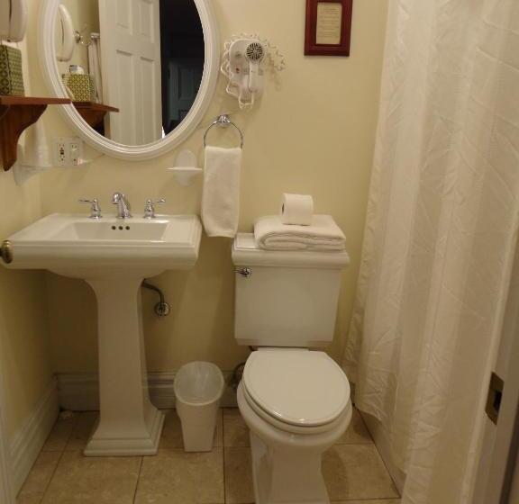 带大床的标准间, Christopher Dodge House