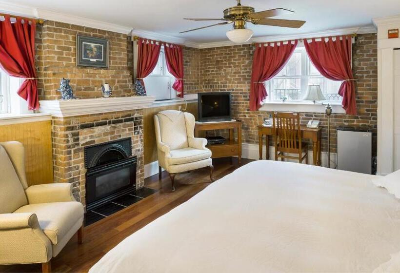 带大床的标准间, Christopher Dodge House