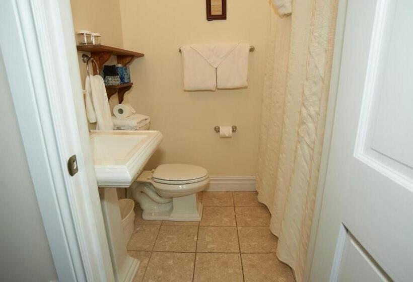 标准间, Christopher Dodge House