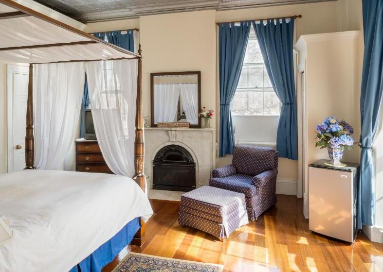 标准间, Christopher Dodge House