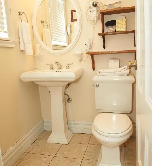 带大床的标准间, Christopher Dodge House