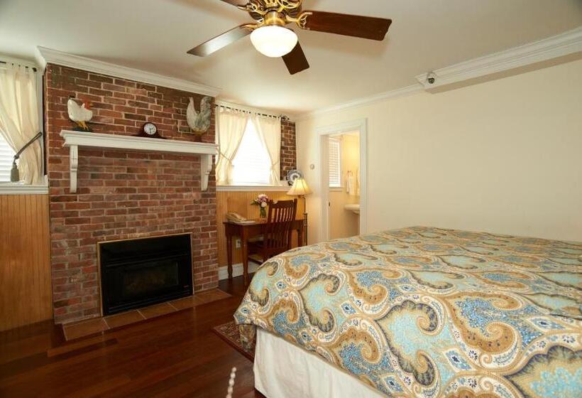 带大床的标准间, Christopher Dodge House