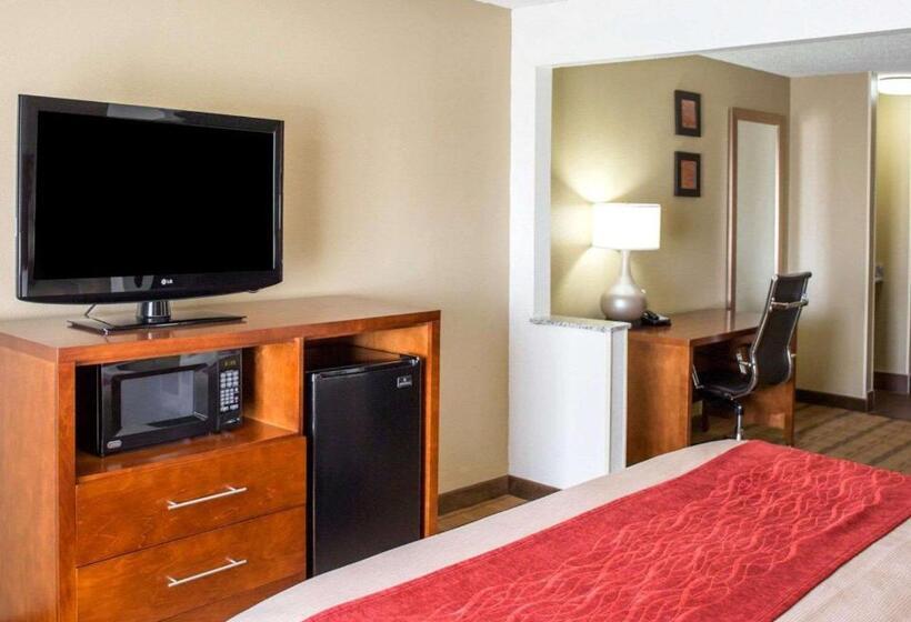 스위트 킹사이즈 침대, Comfort Inn & Suites Coralville  Iowa City Near Iowa River Landing