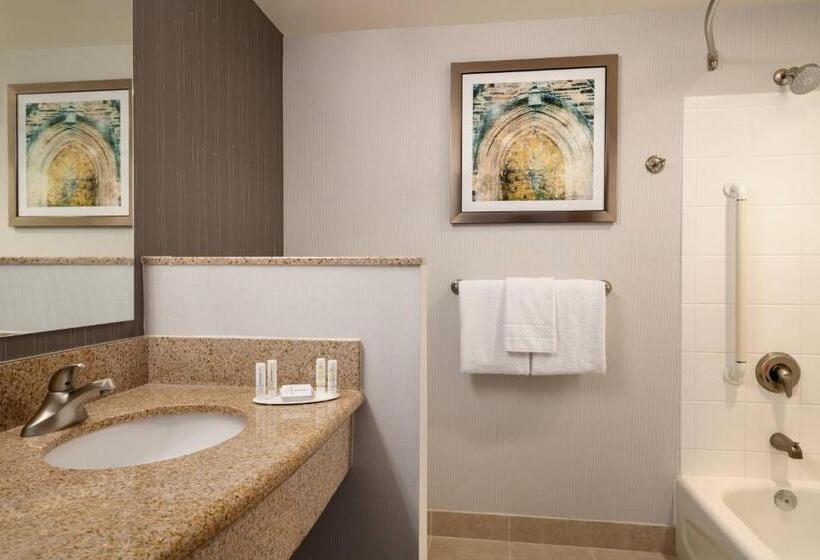 Стандартный Номер Кровать Кинг, Courtyard Ewing Princeton