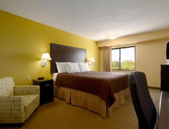 Стандартный Номер Кровать Кинг, Days Inn & Suites By Wyndham Desoto