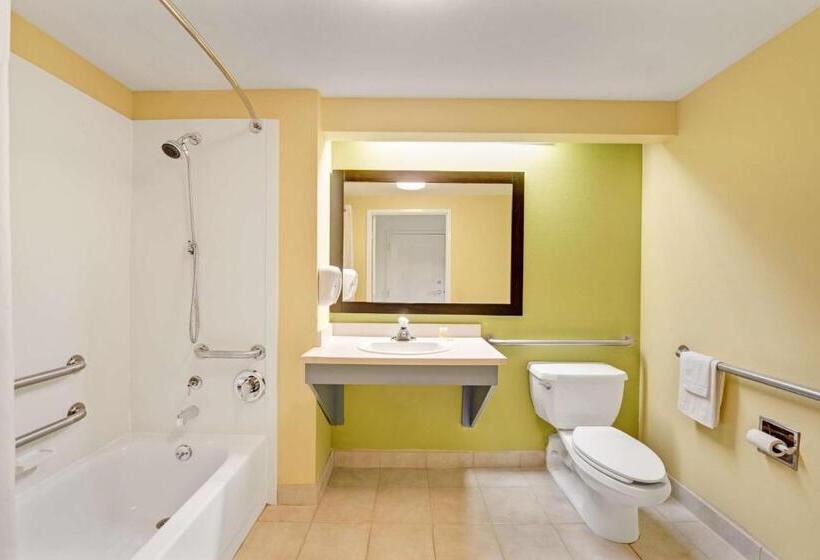 Номер Стандарт Кровать Кинг Адаптированный для Инвалидов, Days Inn & Suites By Wyndham Desoto