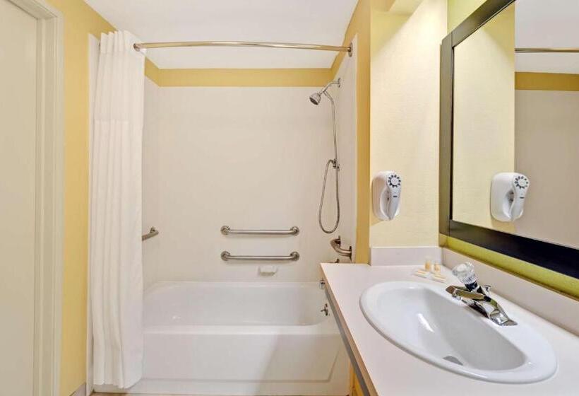 Номер Стандарт Адаптированный для Инвалидов, Days Inn & Suites By Wyndham Desoto