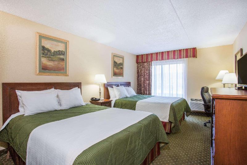 Номер Стандарт, Days Inn & Suites By Wyndham Sutton Flatwoods