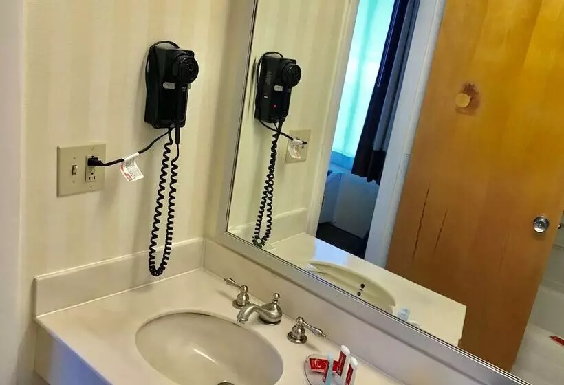 ２ダブルベッドのスタンダードルーム, Econo Lodge Lakes Region
