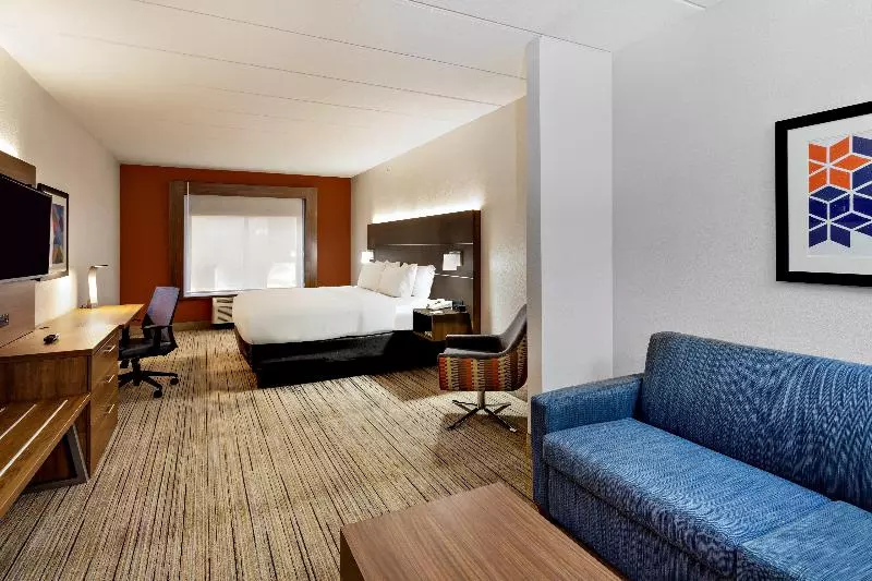 キングサイズベッドのスイートルーム, Holiday Inn Express Hotel & Suites Inverness, An Ihg