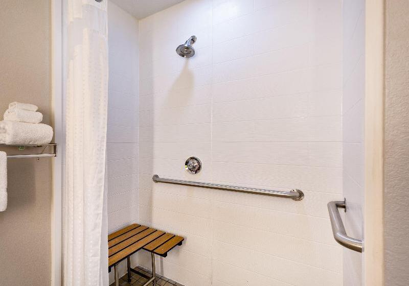 キングサイズベッドのスイートルーム, Holiday Inn Express Hotel & Suites Inverness, An Ihg