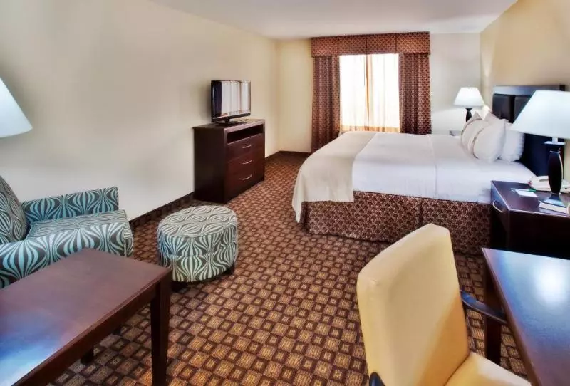 سوئیت با تخت بزرگ, Holiday Inn Quincy, An Ihg