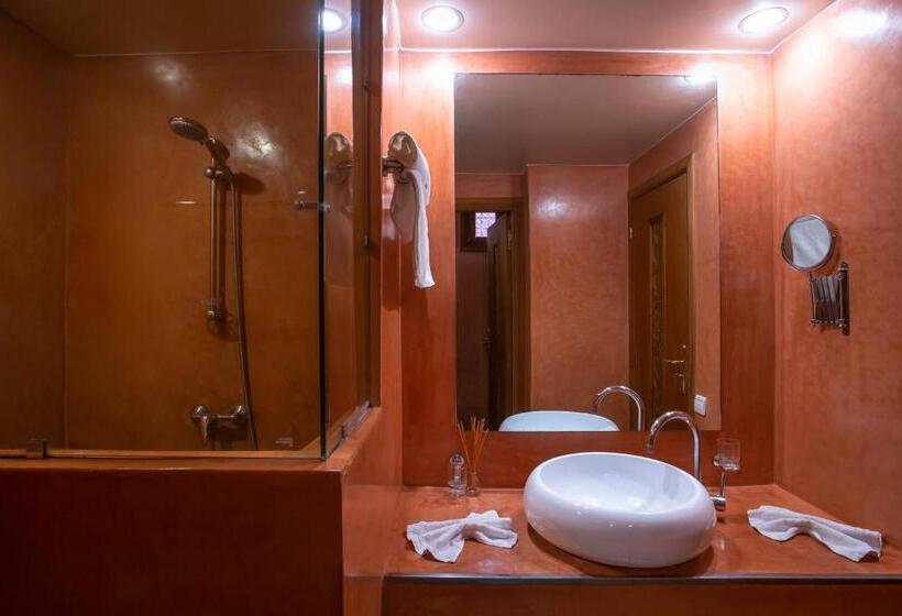 اتاق پرمیوم, Riad L Heure D Eté