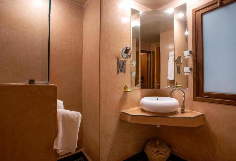 اتاق پرمیوم, Riad L Heure D Eté