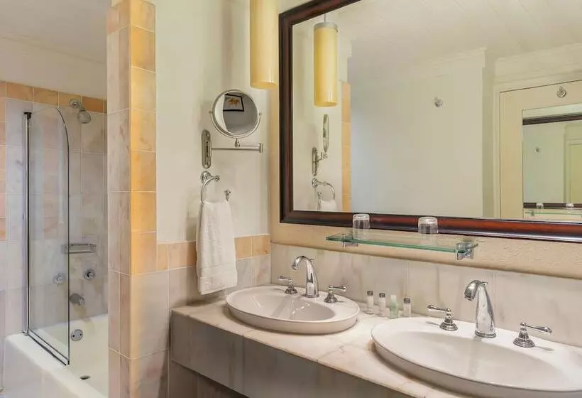 اتاق استاندارد با چشم‌انداز دریا, Tamarind By Elegant Hotels