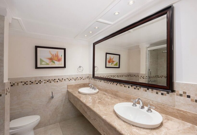 سوییت جونیور با چشم‌انداز استخر, Tamarind By Elegant Hotels