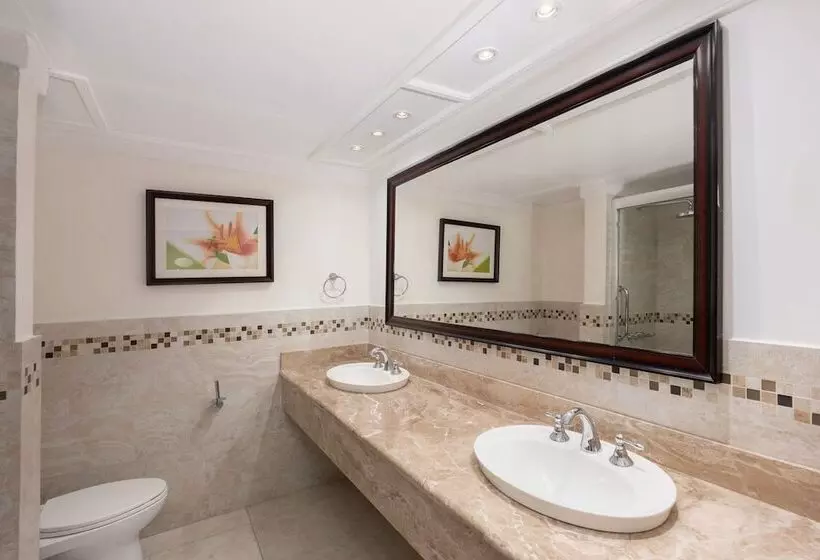 سوییت جونیور با چشم‌انداز استخر, Tamarind By Elegant Hotels