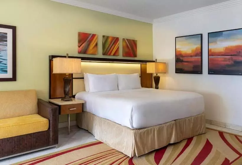 سوییت جونیور با چشم‌انداز استخر, Tamarind By Elegant Hotels