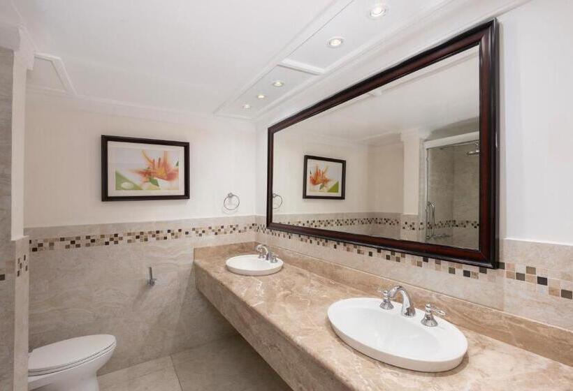 سوییت جونیور با چشمانداز استخر, Tamarind By Elegant Hotels