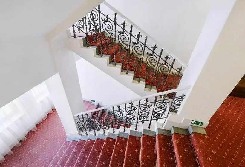 اتاق استاندارد, Tábor