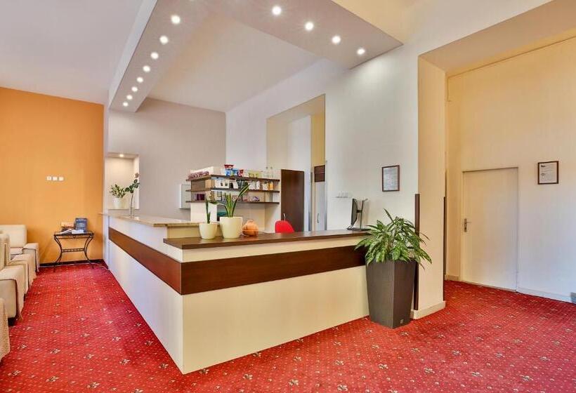 スタンダードルーム, Tábor