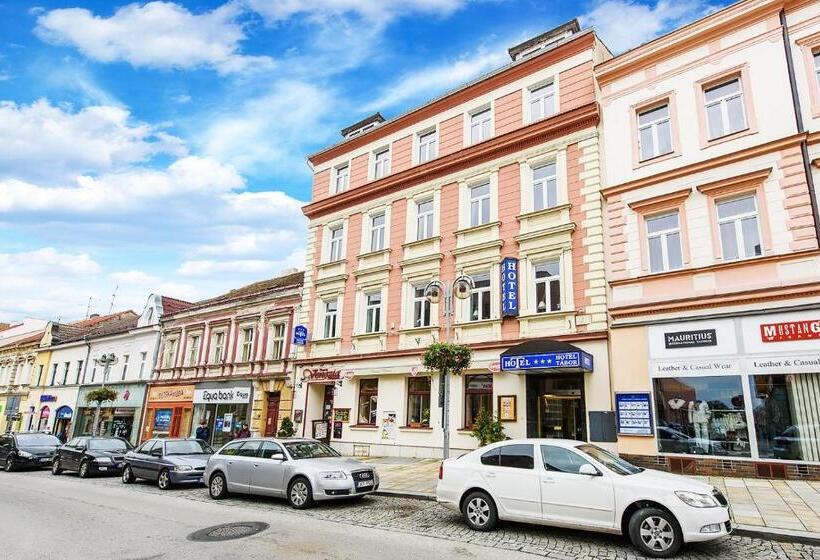 Номер Стандарт, Tábor