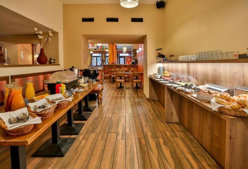 חדר סטנדרט לארבעה, Tábor