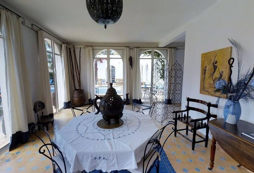 اتاق استاندارد با چشم‌انداز استخر, Villa Daba