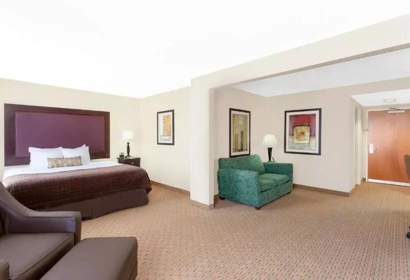 Deluxe Suite King Bed, Wingate By Wyndham Yuma