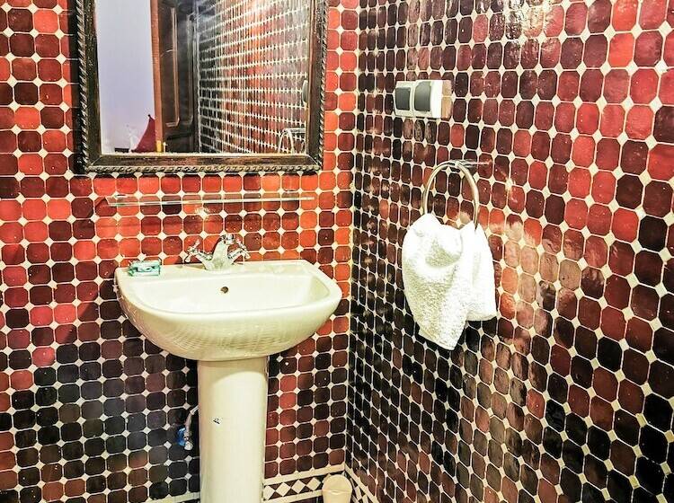 标准间, Riad Farah