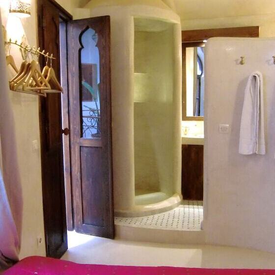 Номер Стандарт, Riad Thaïs