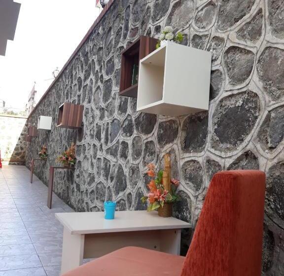 آپارتمان 1 خوابه با بالکن, The Twins Apartmens