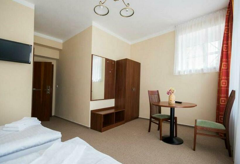 Номер Стандарт, Letní Pobyt Na Hotelu Samechov V Posázaví