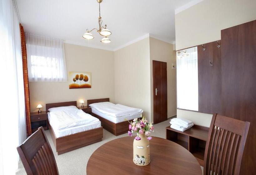 Háromágyas Standard Szoba, Letní Pobyt Na Hotelu Samechov V Posázaví