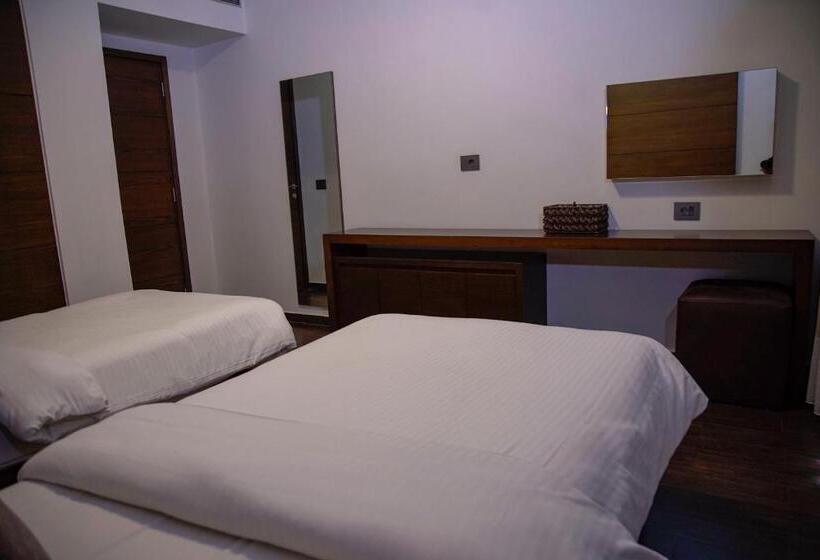 سوییت جونیور, Britannia Suites