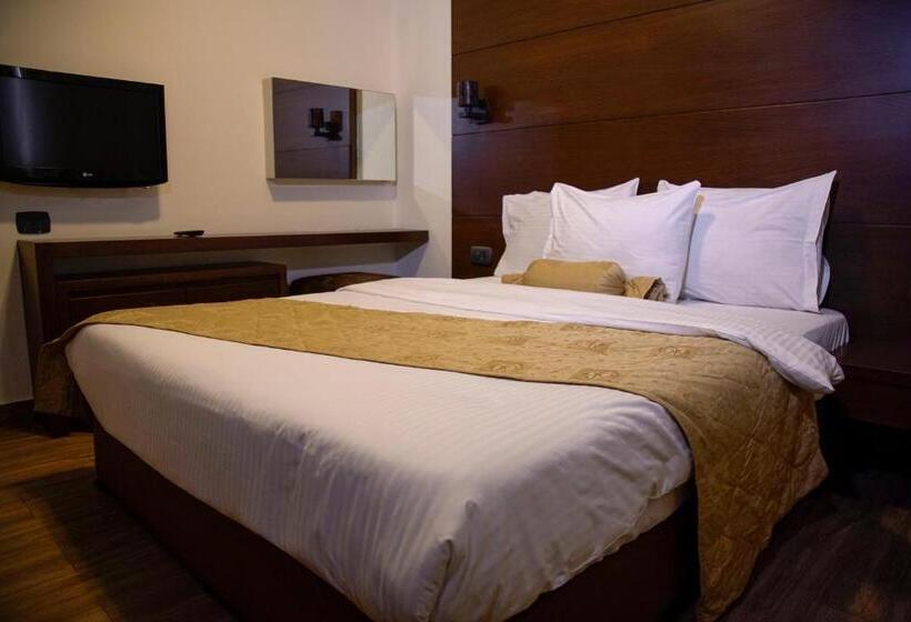 سوییت جونیور, Britannia Suites