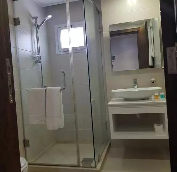 سوییت سوپریور, Britannia Suites