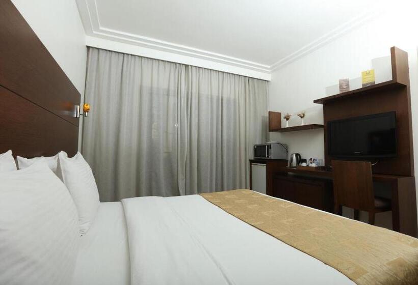 سوییت سوپریور, Britannia Suites