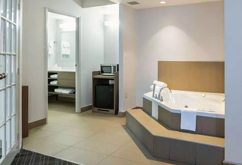 スイート, Comfort Inn & Suites